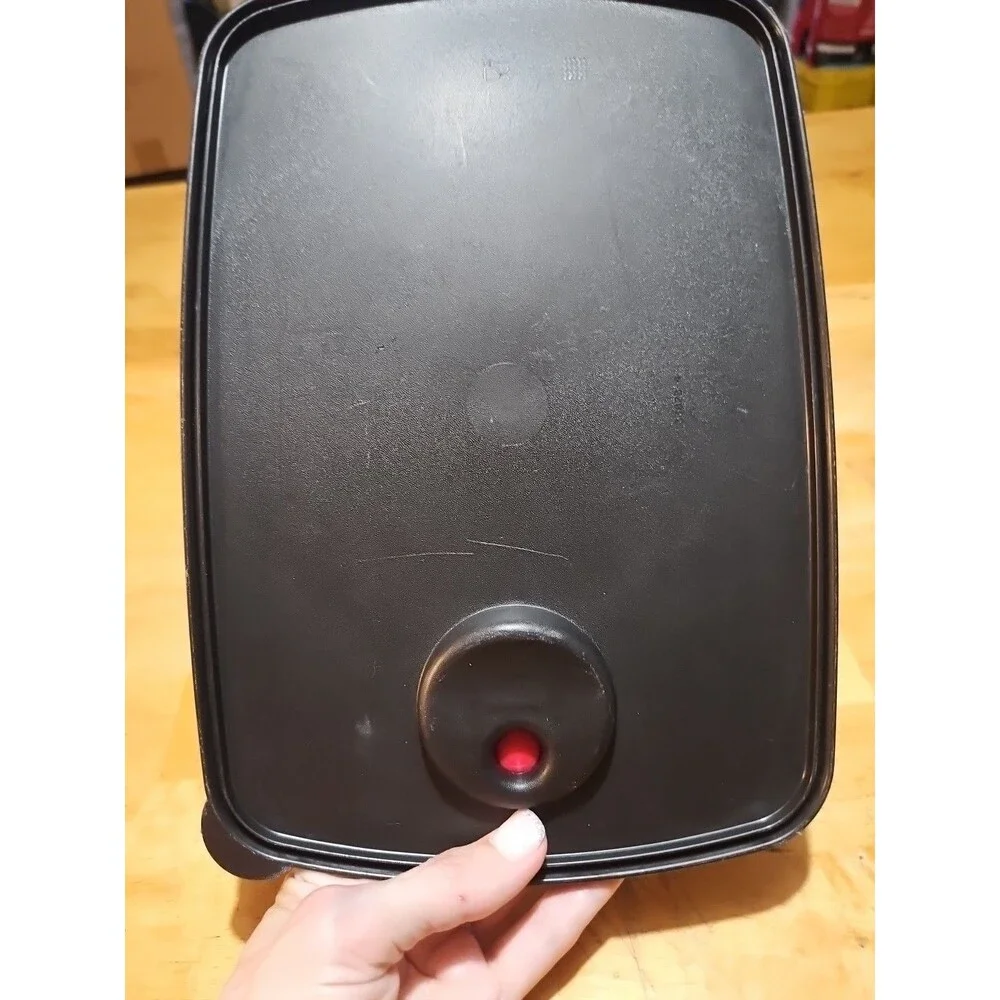 Vintage Tupperware Rock N Serve Vented Replacement Lid #3382B Black & Red 11 X 8